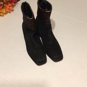 STUART WEITZMAN BOOTIES